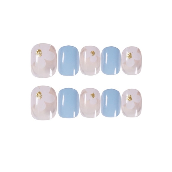 Short Baby Blue flower Press On Nails| Square shape press on nails| Blue nails| - Picture 2 of 2